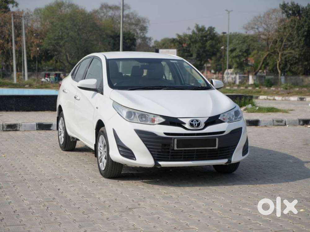 Toyota Yaris J Cvt, 2018, Petrol