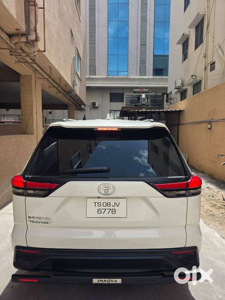 Toyota Innova Hycross 2023 Petrol Well Maintained