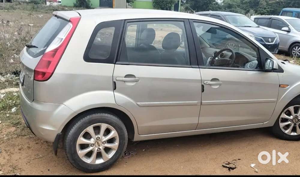 Ford Figo 2011 Petrol 72000 Km Driven - Fully Painted