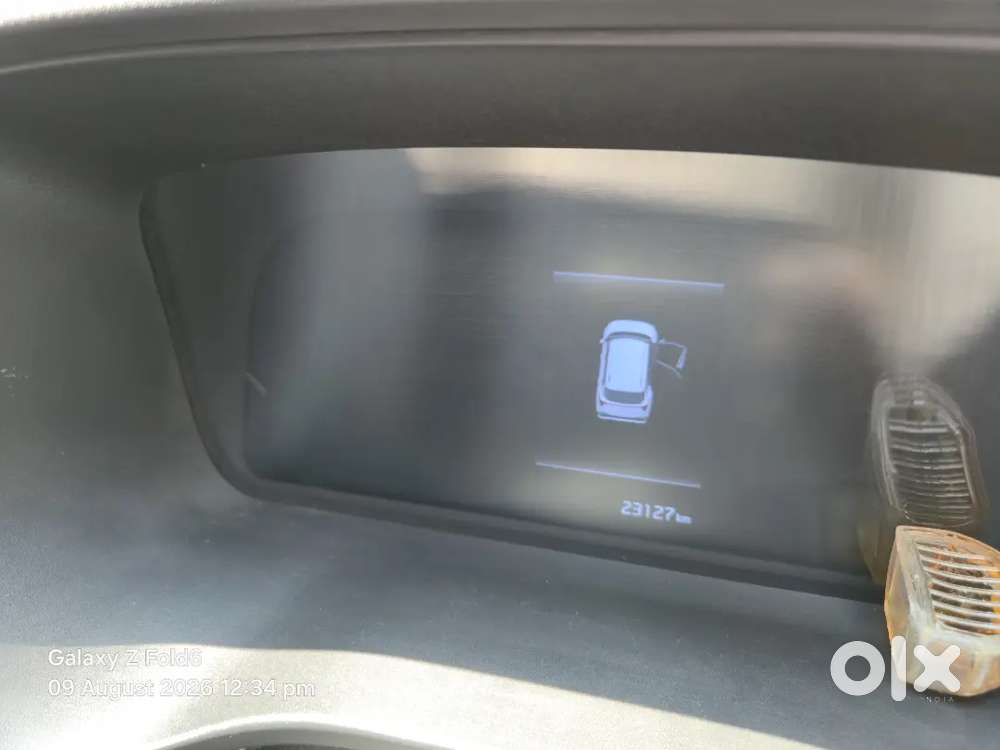 Kia Carens Prestige Manual Petrol 2023 Variant