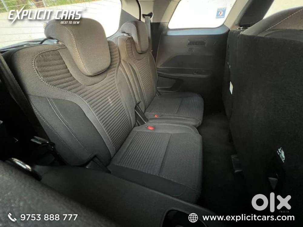 Mahindra Xuv700 2.0 Ax 5 Petrol Mt 7 Str, 2025, Petrol