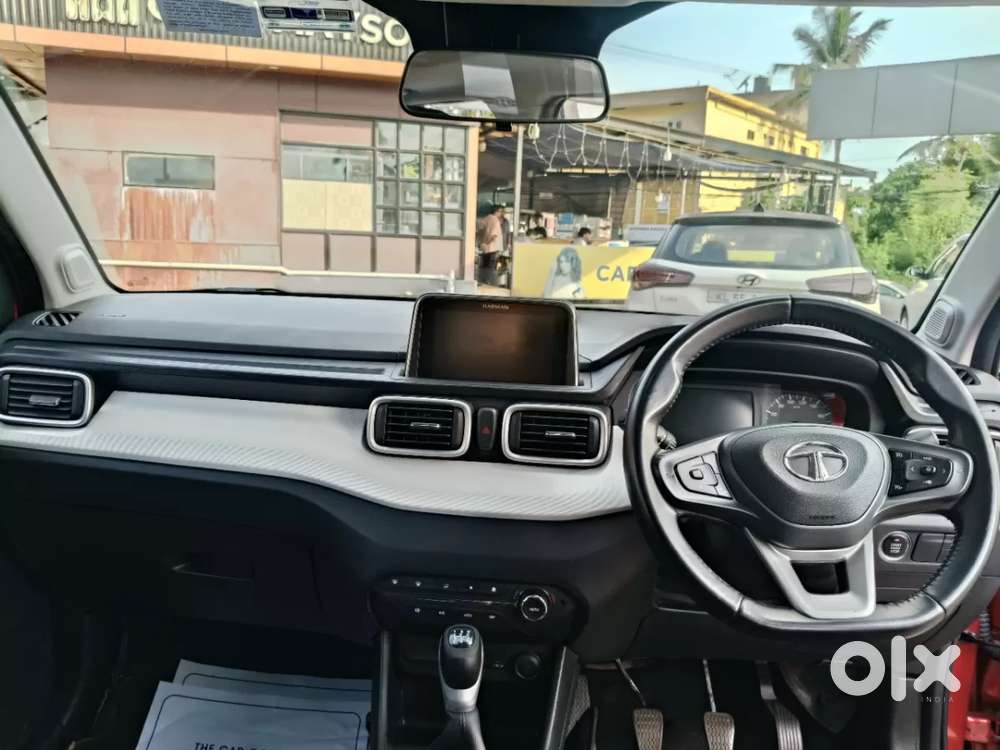 Tata Punch Creative Dual Tone Mt Sunroof, 2023, Petrol