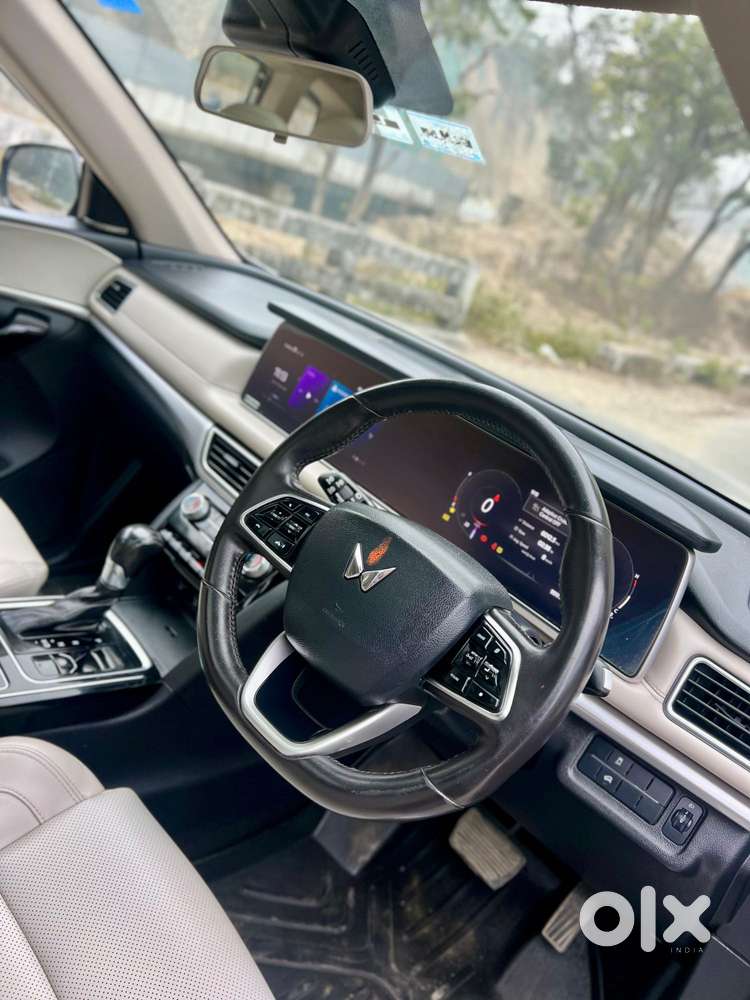 Mahindra Xuv700 2.0 Ax 7 Petrol At Luxury Pack Str, 2022, Petrol