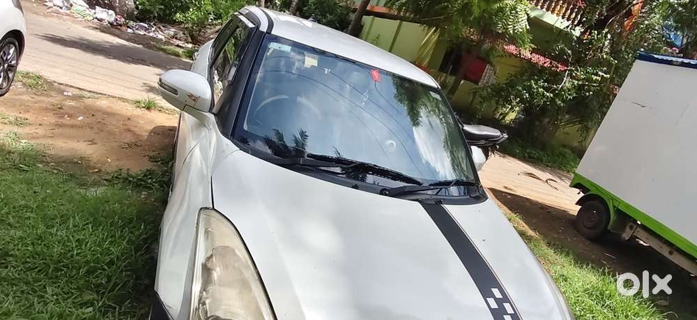 Maruti Suzuki Swift Dzire 2015 Diesel Well Maintained Showroom Track