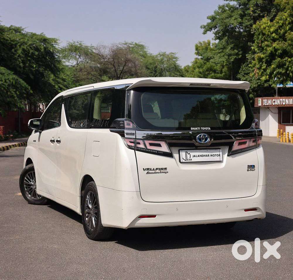 Toyota Vellfire 2.5 Executive Lounge, 2023, Petrol