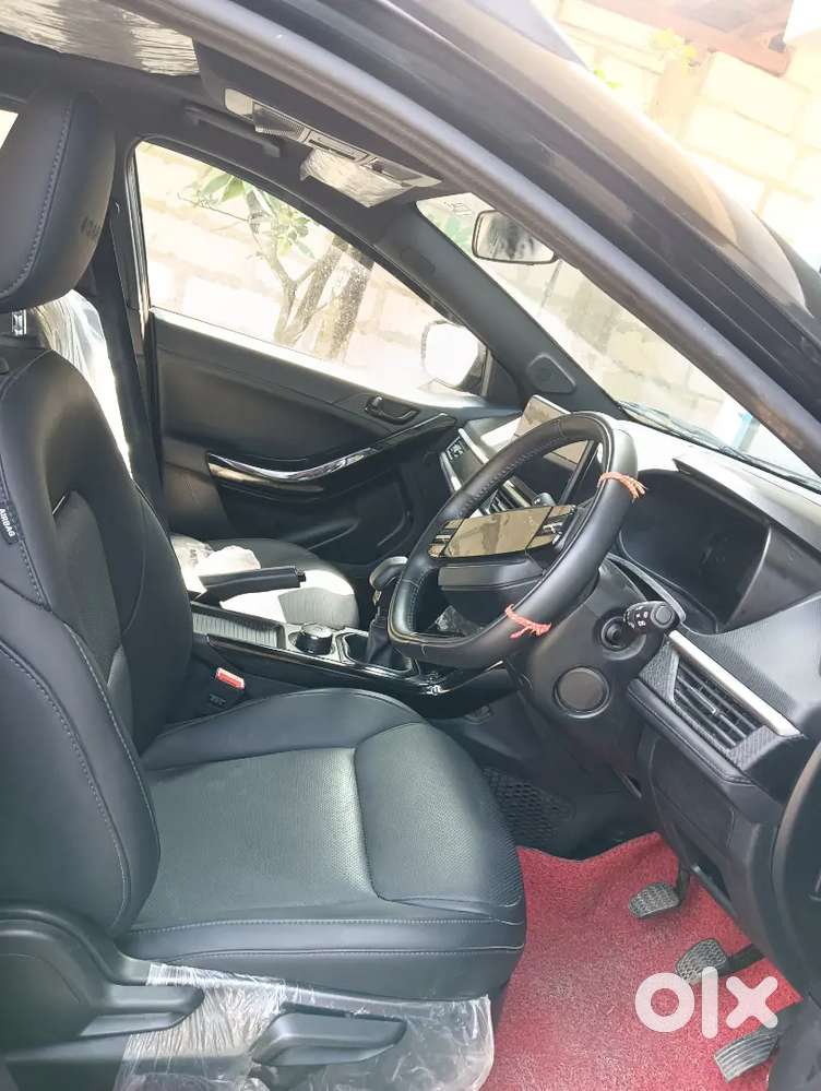 Tata Nexon 2025 Petrol Showroom Condition