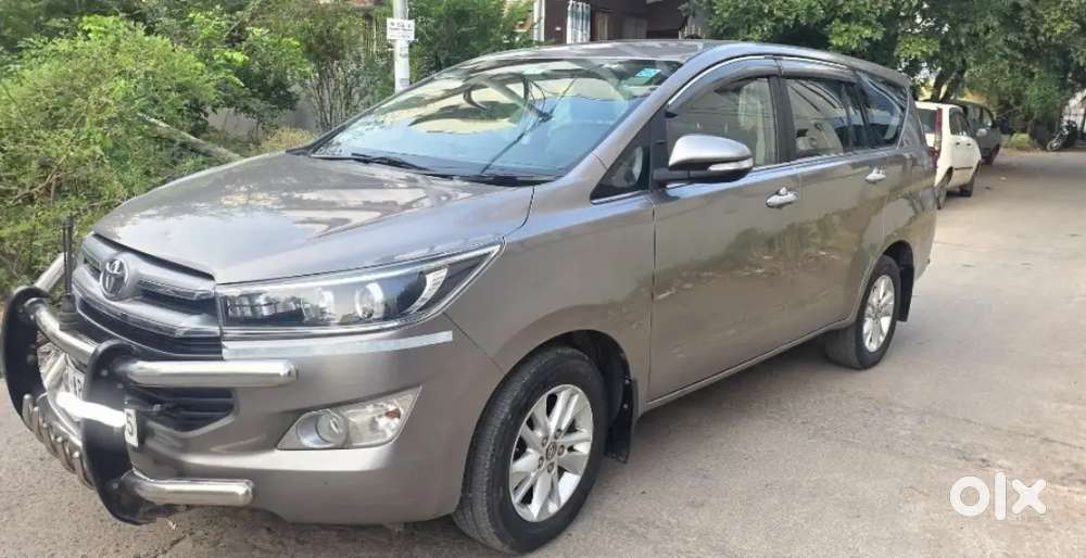 Toyota Innova Crysta 2.4 V 2017