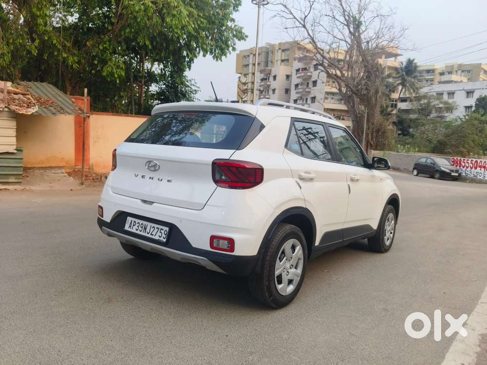 Hyundai Venue 1.2 S (o), 2022, Petrol