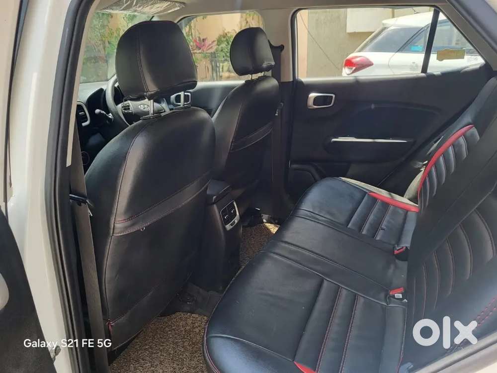 Only 43,000 Kms Hyundai Venue Petrol 2021