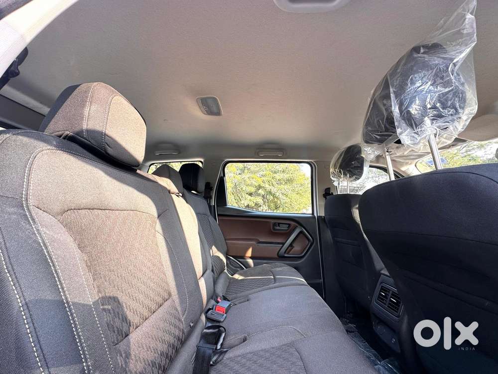 Mahindra Scorpio-n 2.0 Z2 Petrol Mt 7 Str, 2025, Petrol
