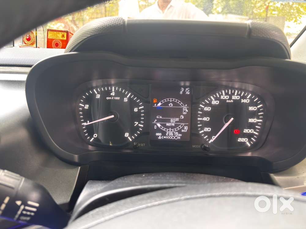 Tata Altroz Petrol 2024