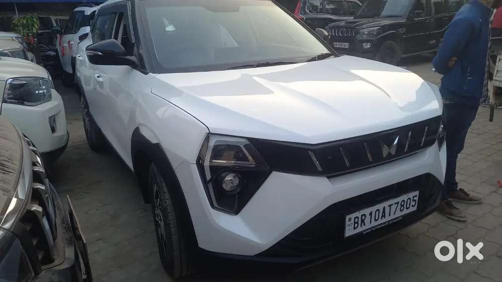 Mahindra Xuv 3xo 2025 Petrol 2500 Km Driven