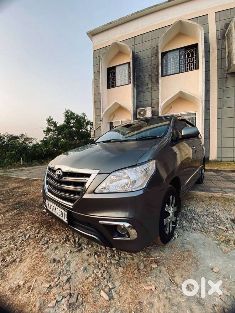 Toyota Innova (2012)