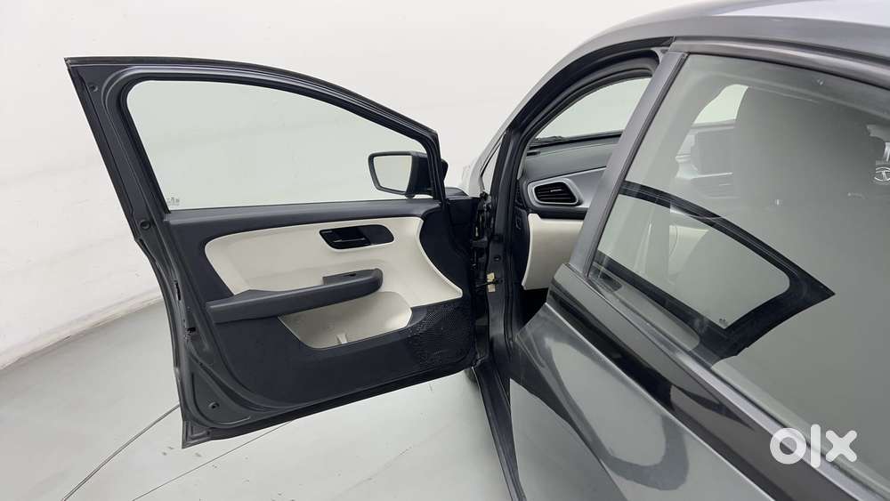 Tata Altroz 1.2 Xe, 2021, Petrol
