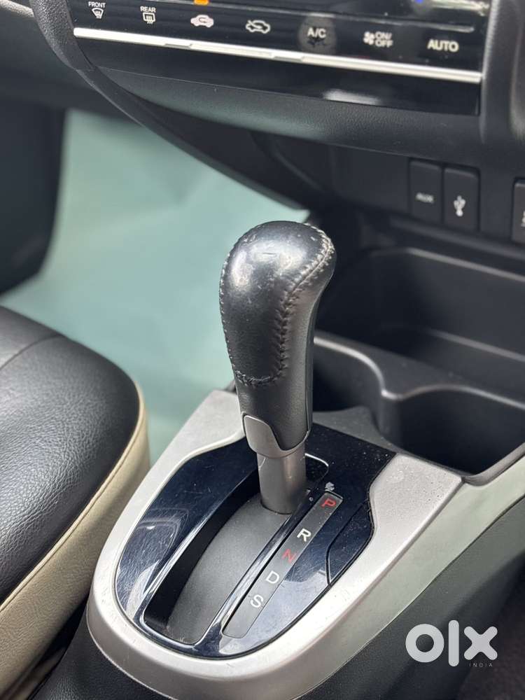 Honda Jazz V Automatic, 2015, Petrol