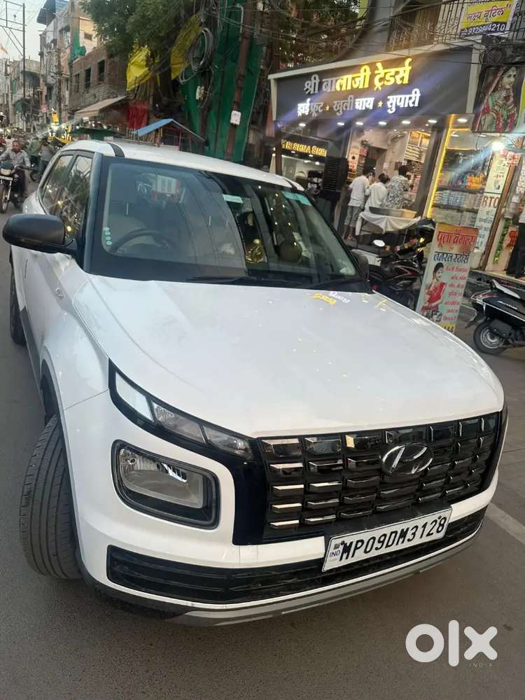 Venue G9 12000 Km With Service Record