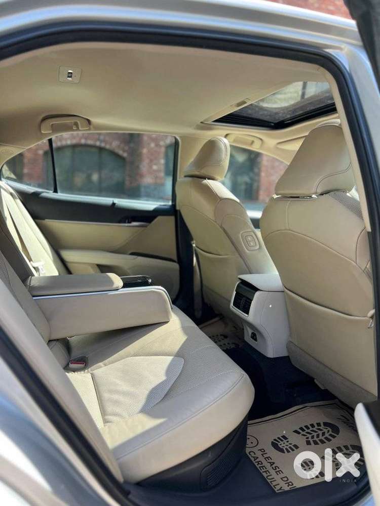 Toyota Camry Hybrid, 2022, Cng & Hybrids