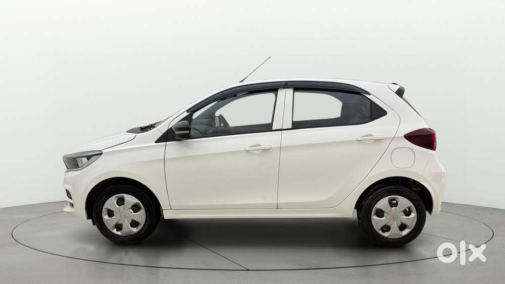 Tata Tiago 1.2 Revotron Xt Option, 2023, Petrol