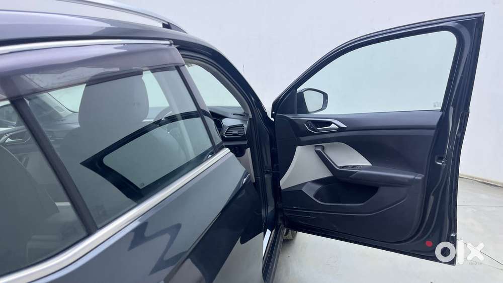 Volkswagen Taigun Topline 1.0 Tsi At (electric Seats), 2023, Petrol