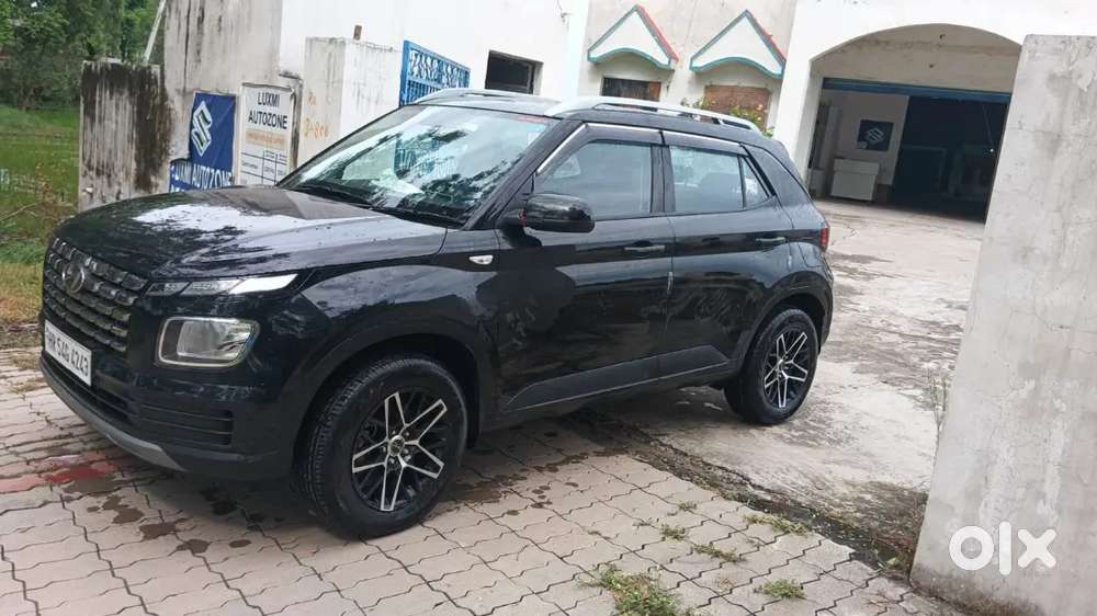 Hyundai New Venue 2025 Petrol 16000 Km Driven