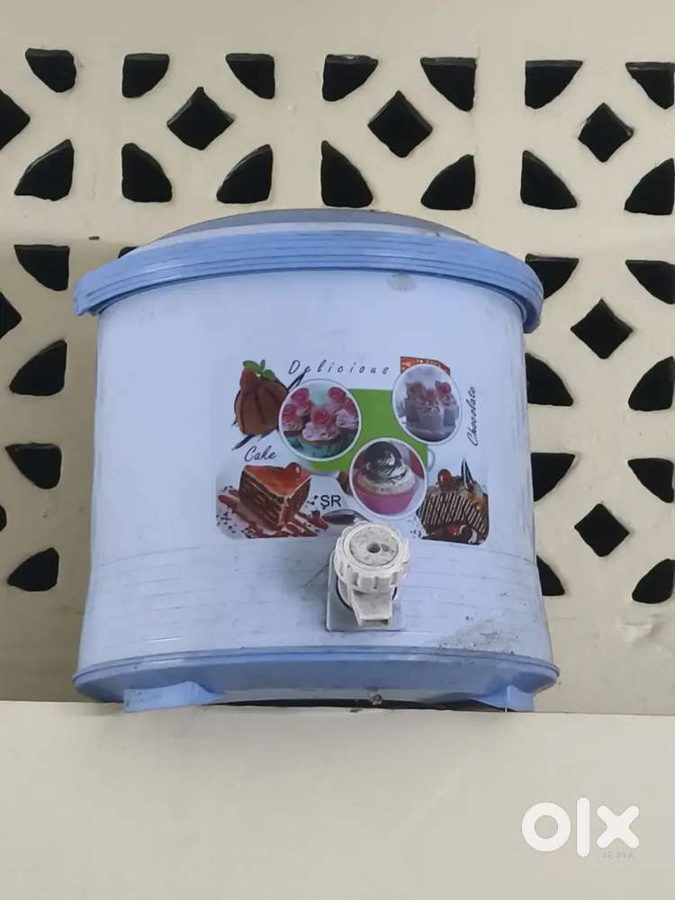 Store , transport , and dispense drinking water during outdoor activit