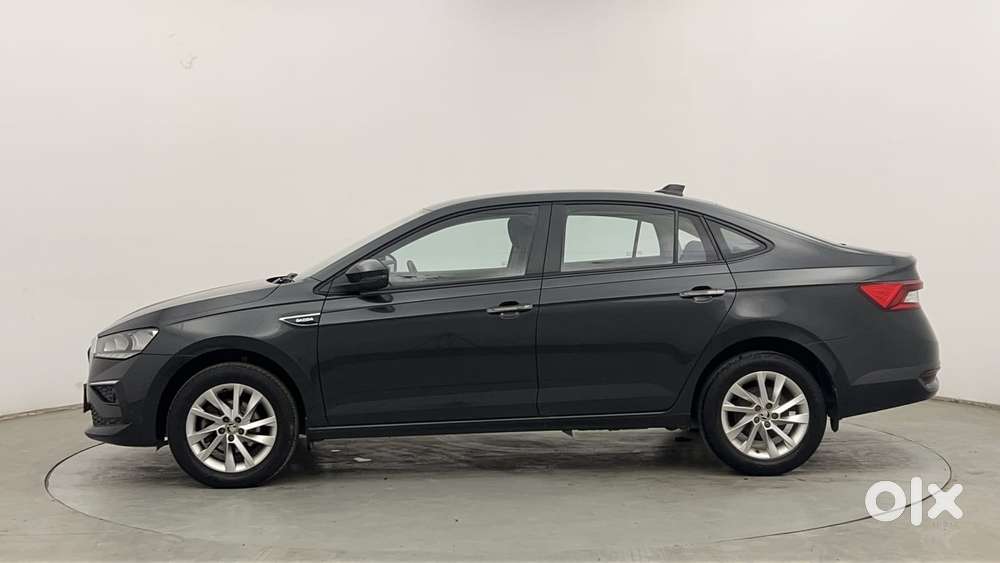 Skoda Slavia Ambition 1.0l Tsi At, 2022, Petrol