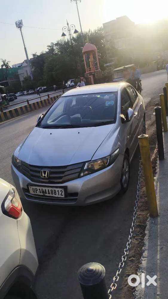 Car Me Koi Kam Nhi Hai Bilkul Maintain Hai
