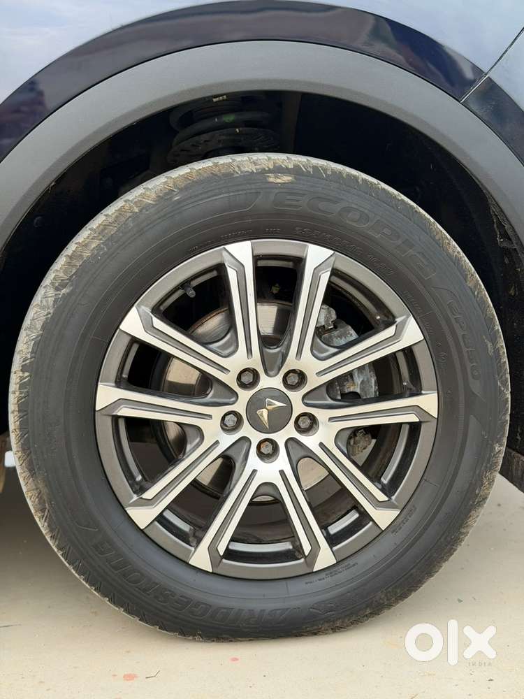 Mahindra Xuv700 2.2 Ax 7 Diesel At Luxury Pack Str, 2023, Diesel