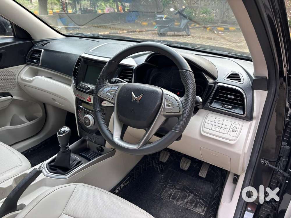 Mahindra Xuv300 W8, 2023, Petrol