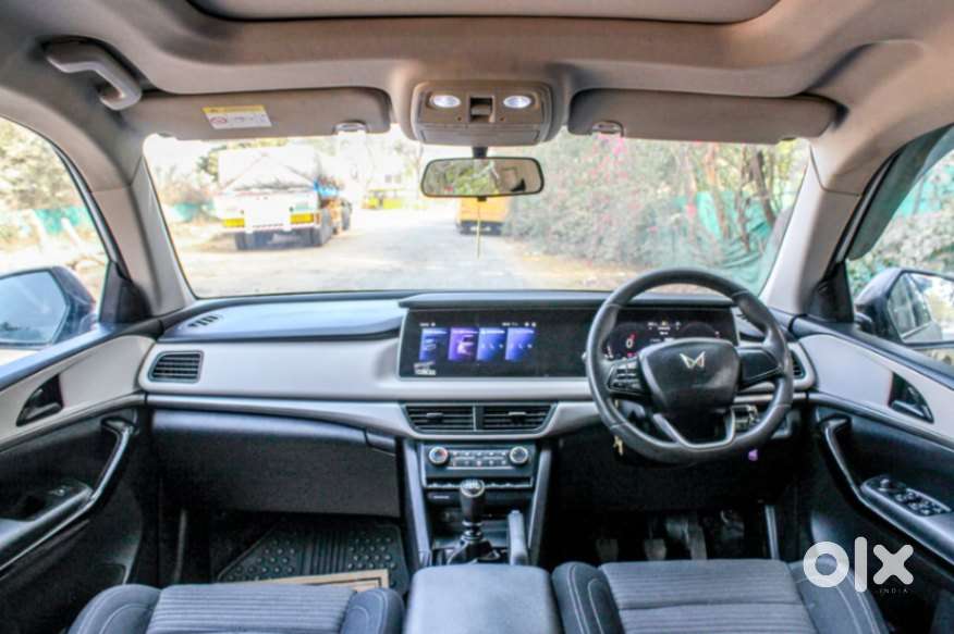 Mahindra Xuv700 2.0 Ax 5 Petrol At Str, 2022, Petrol