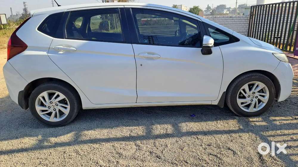 Doctor Driven Honda Jazz 1.5 V 2015