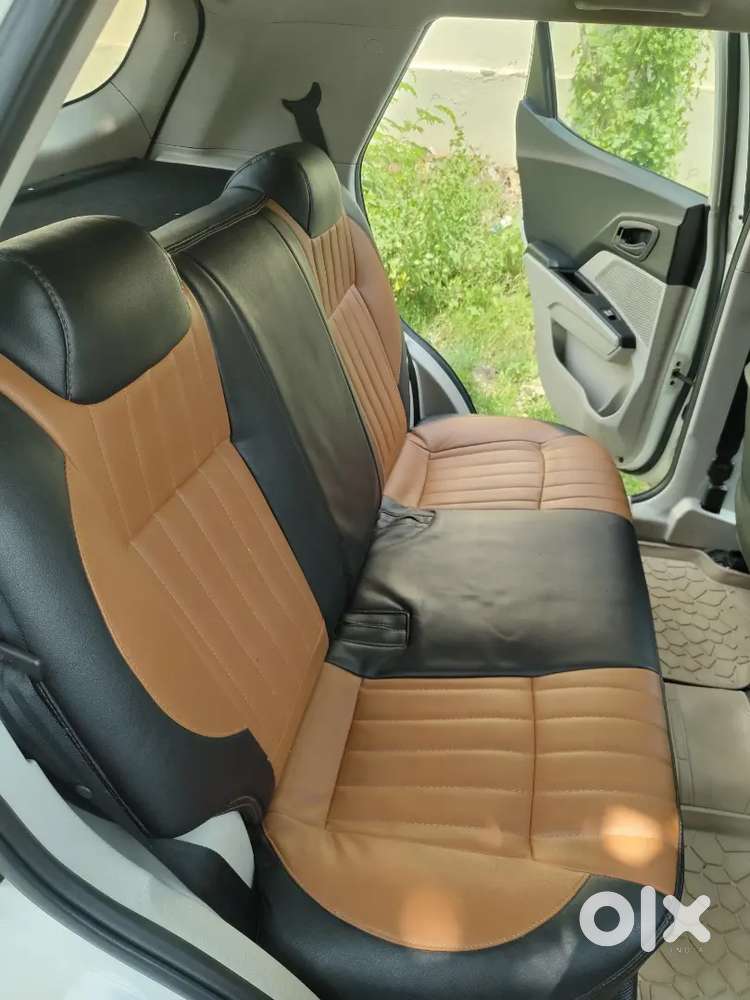 Mahindra Xuv300 Mid Variant | Sunroof | White | Excellent Condition |
