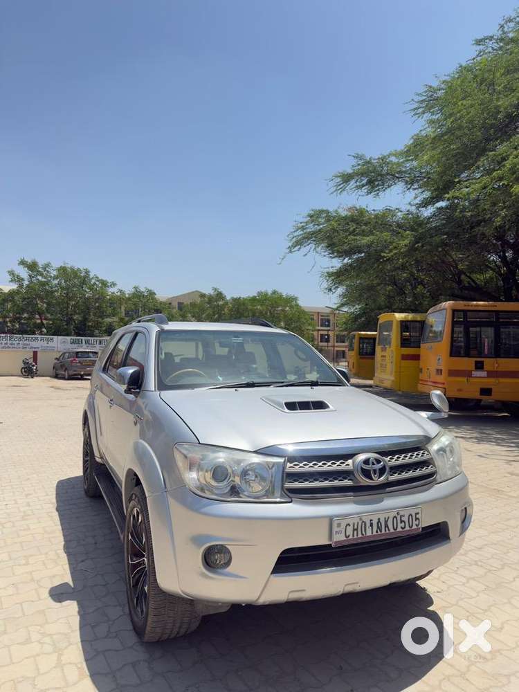 Toyota Fortuner 2011 Diesel 165000 Km Driven