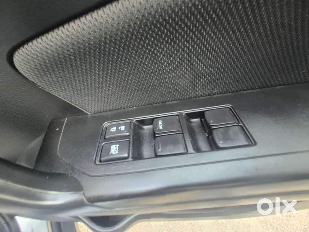 Maruti Suzuki Brezza 1.5 Zxi Smart Hybrid, 2021, Petrol