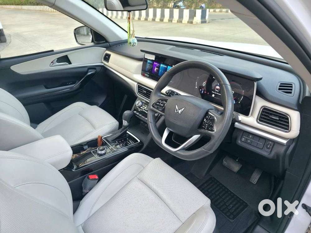 Mahindra Xuv700 2.2 Ax 7 Diesel At Luxury Pack Str, 2025, Diesel
