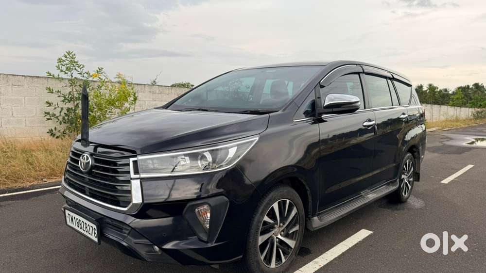 Toyota Innova Crysta 2.4 Z Automatic &ndash; 2022 | Sparkling Black Pearl