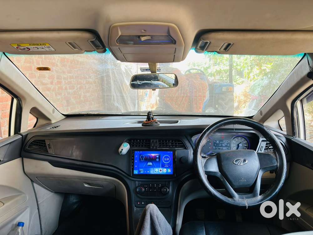 Mahindra Marazzo M2 8 Seater Diesel 2018