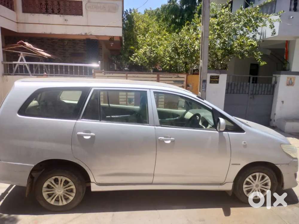 Toyota Innova 2012