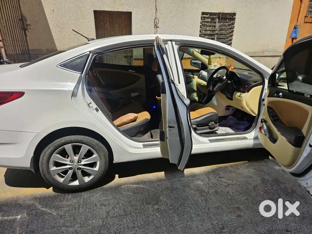 Hyundai Fluidic Verna 2012