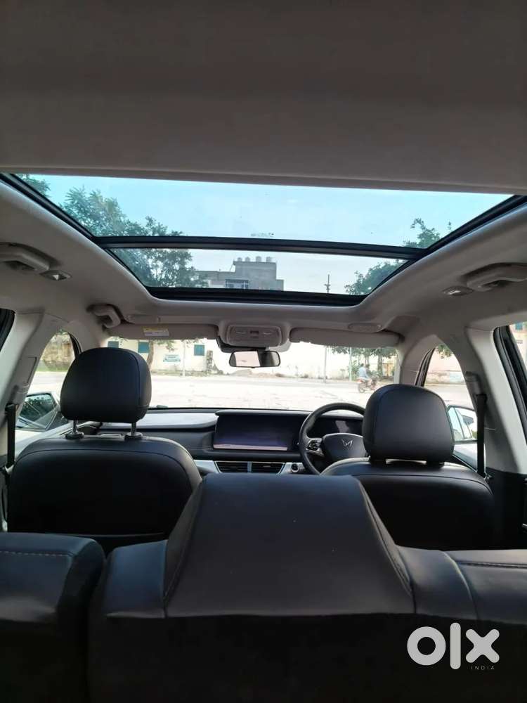 Mahindra Xuv700 2.2 Ax 7 Diesel At Luxury Pack Str, 2025, Diesel
