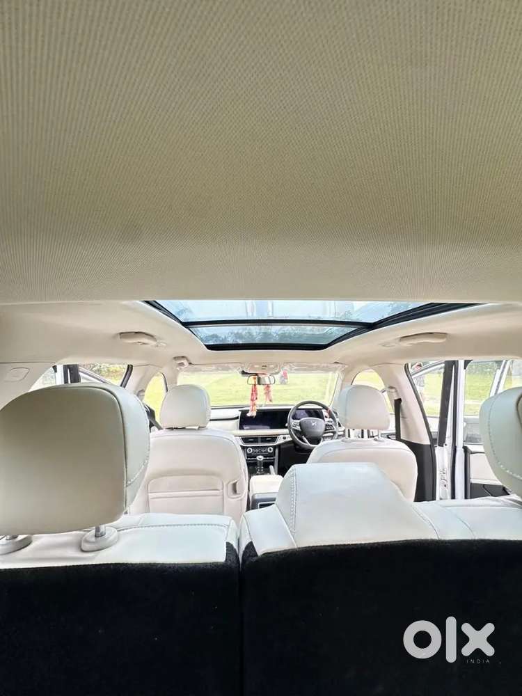Mahindra Xuv700 Petrol 2024