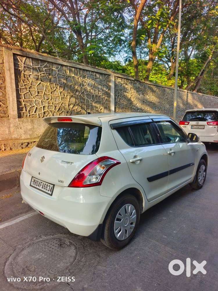 Maruti Suzuki Swift Vxi + Manual, 2012, Cng & Hybrids