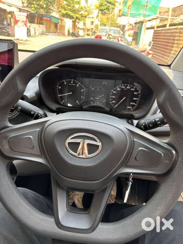 Tata Altroz 1.2 Xe, 2021, Petrol