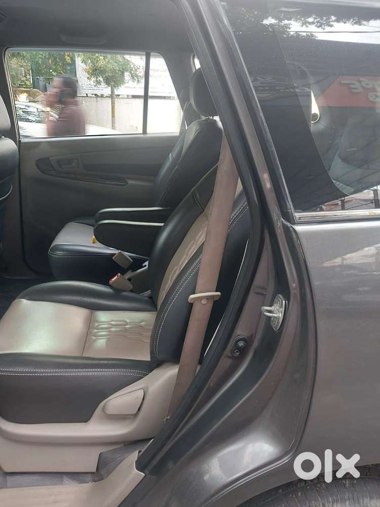 Toyota Innova 2.5 G (diesel) 8 Seater, 2014, Diesel