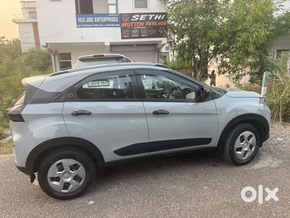 Tata Nexon Pure Petrol 2024