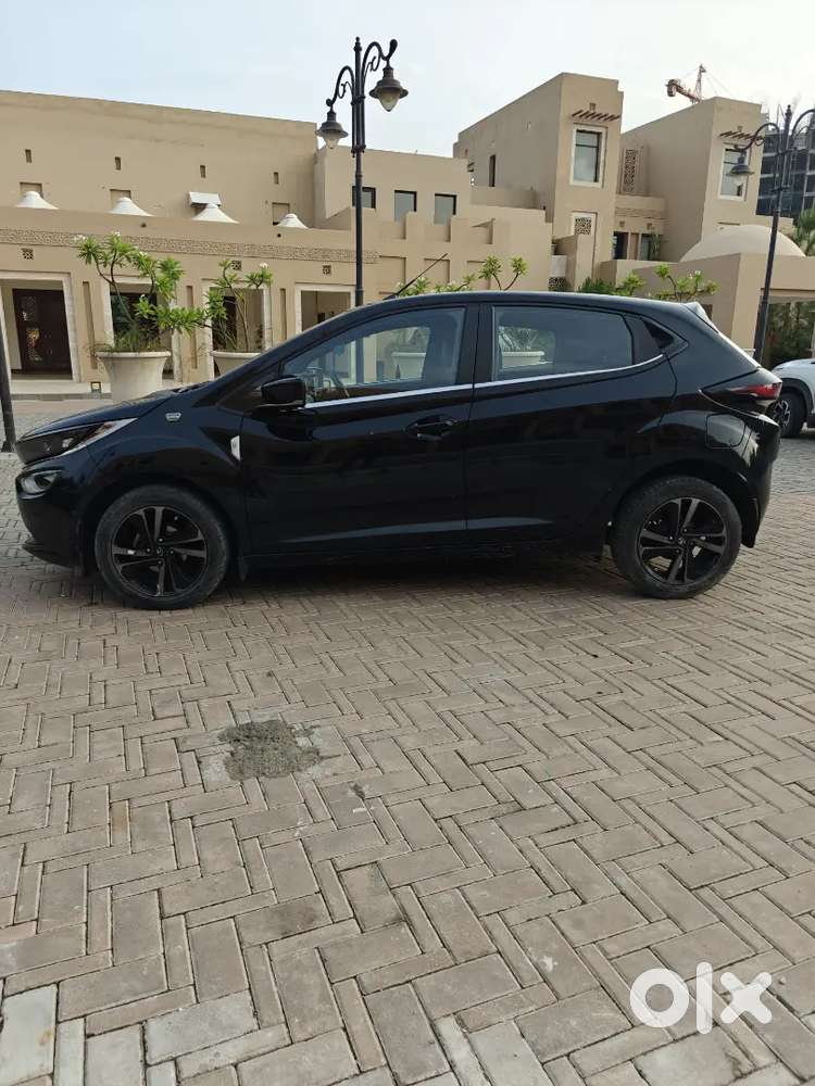 Tata Altroz Dark Edition– Excellent Condition, Company Serviced