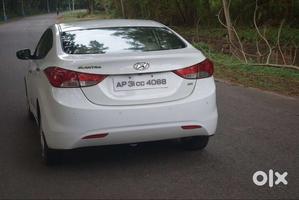 Excellent Condition Hyundai Elantra Diesel White 2013 Model Autogear