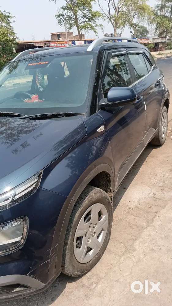 Hyundai Venue 2022 Petrol 68000 Km Driven