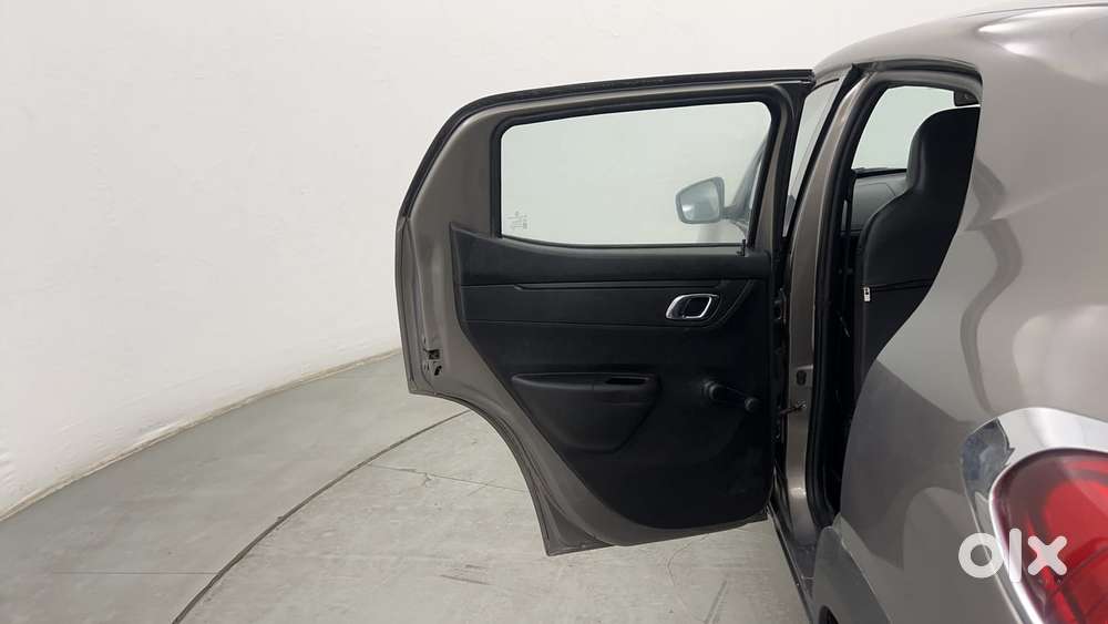 Renault Kwid 2019-ongoing 1.0 Rxt (o), 2018, Petrol