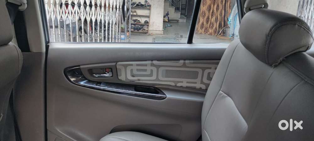 Toyota Innova 2.5v Diesel 2015  8 Seater  Excellent Condition